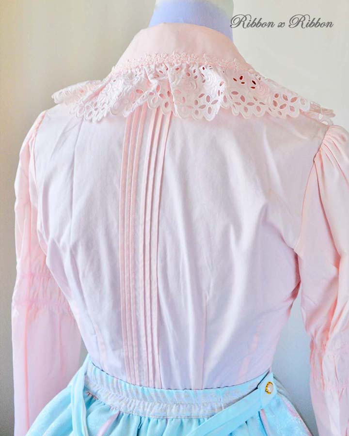 TSSB Back pintuck blouse back